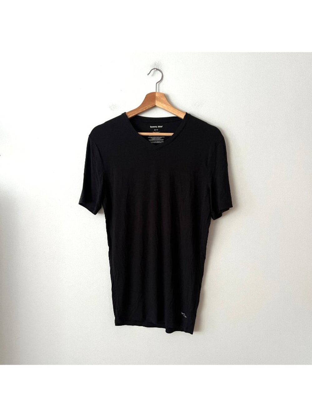 Tommy John Stay Tucked V-Neck Black T-Shirt Men's Size Medium